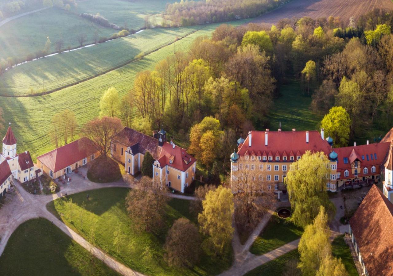 Naturschlosshotel Blumenthal Aichach Exterior photo